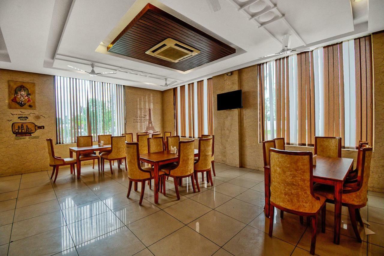 Capital O 40833 Maharaja Hotel & Restaurant Kashipur Bagian luar foto
